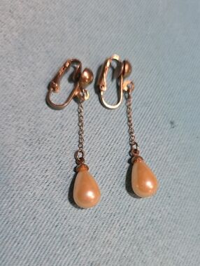 Classic Pearl Teardrop Dangle Clip-On Earrings - Gold Tone